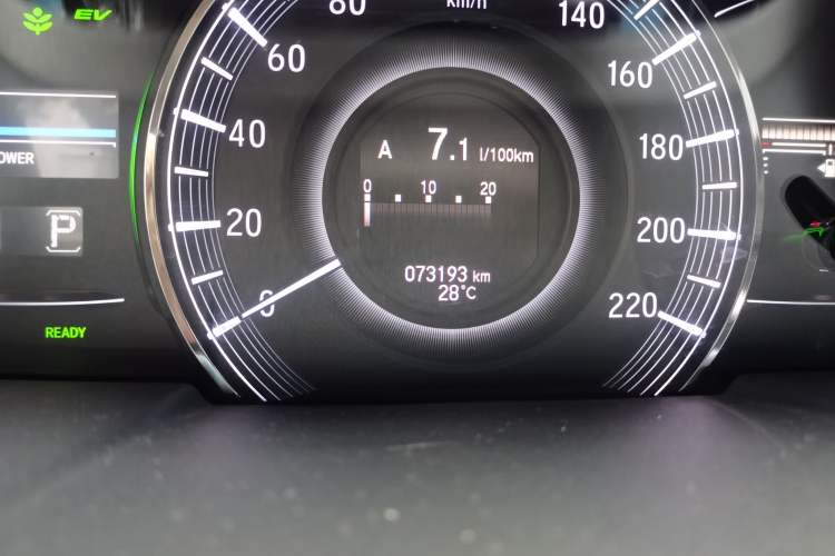 Used Honda Elysion 2019 2.0L Hybrid Luxury Edition Odometer Close Up