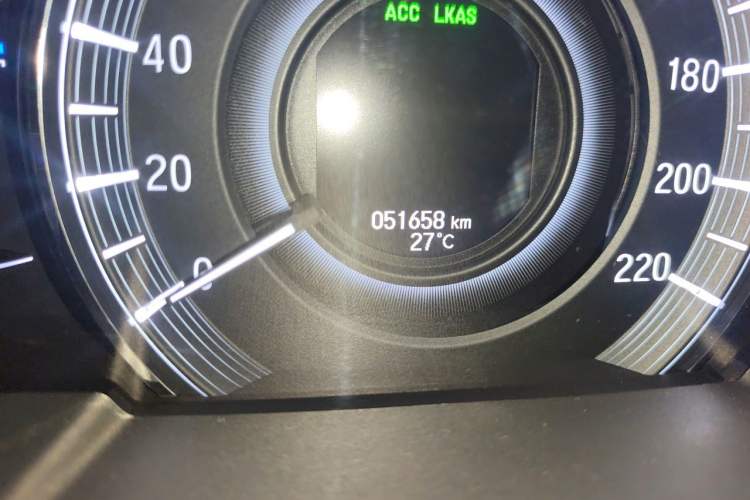Used Honda Elysion 2019 2.0L Hybrid Supreme Edition Odometer Close Up
