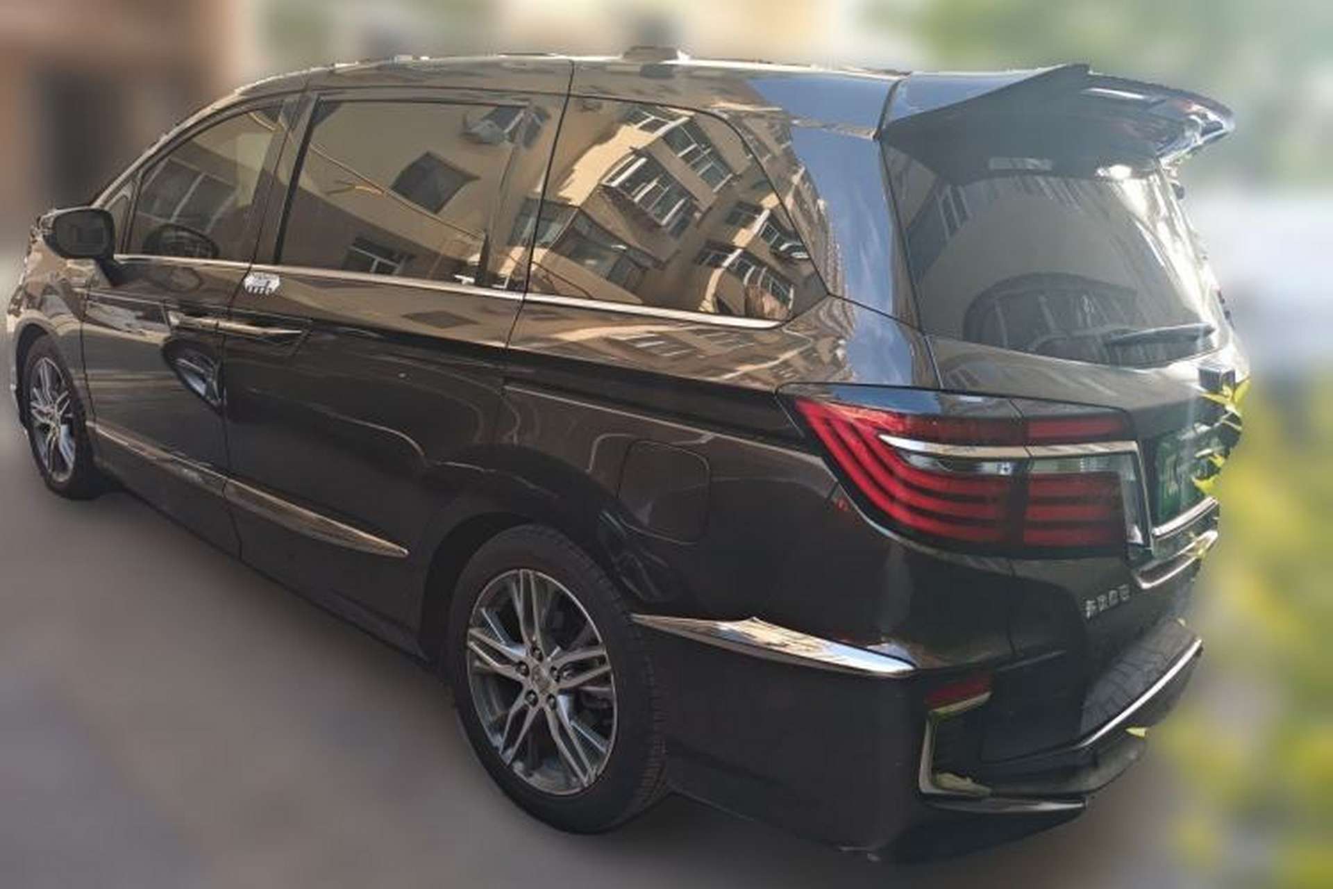 Used Honda Elysion 2019 2.0L Hybrid Supreme Edition Rear Left 45 Deg