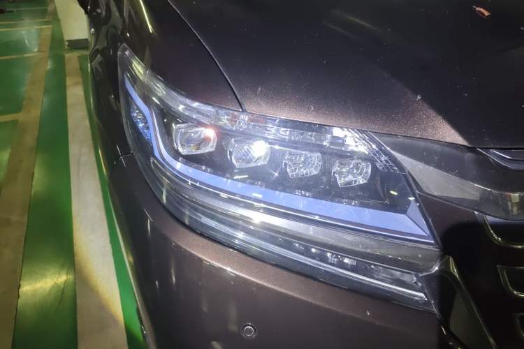 Used Honda Elysion 2019 2.0L Hybrid Luxury Edition Right Front Headlight