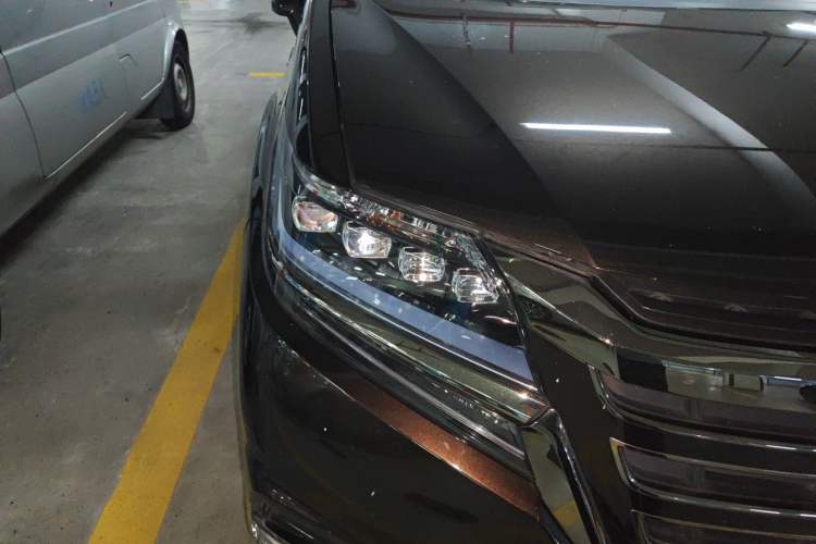 Used Honda Elysion 2019 2.0L Hybrid Luxury Edition Right Front Headlight