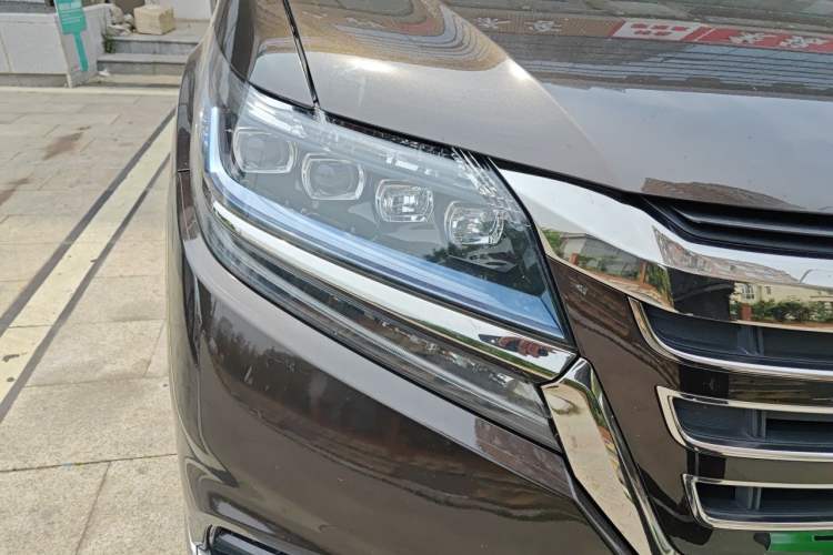Used Honda Elysion 2019 2.0L Hybrid Luxury Edition Right Front Headlight