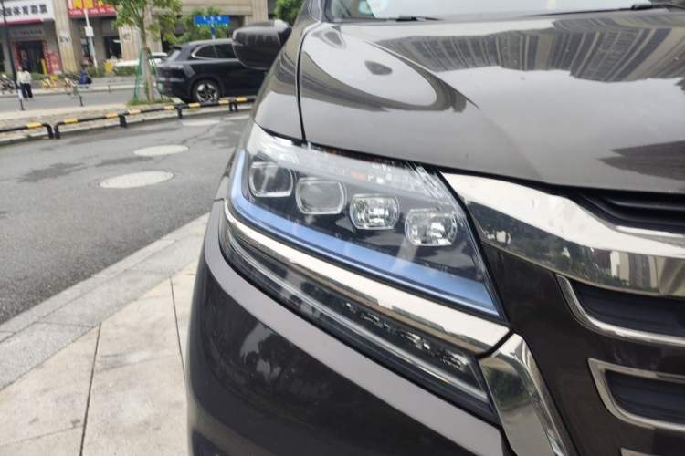 Used Honda Elysion 2019 2.0L Hybrid Luxury Edition Right Front Headlight