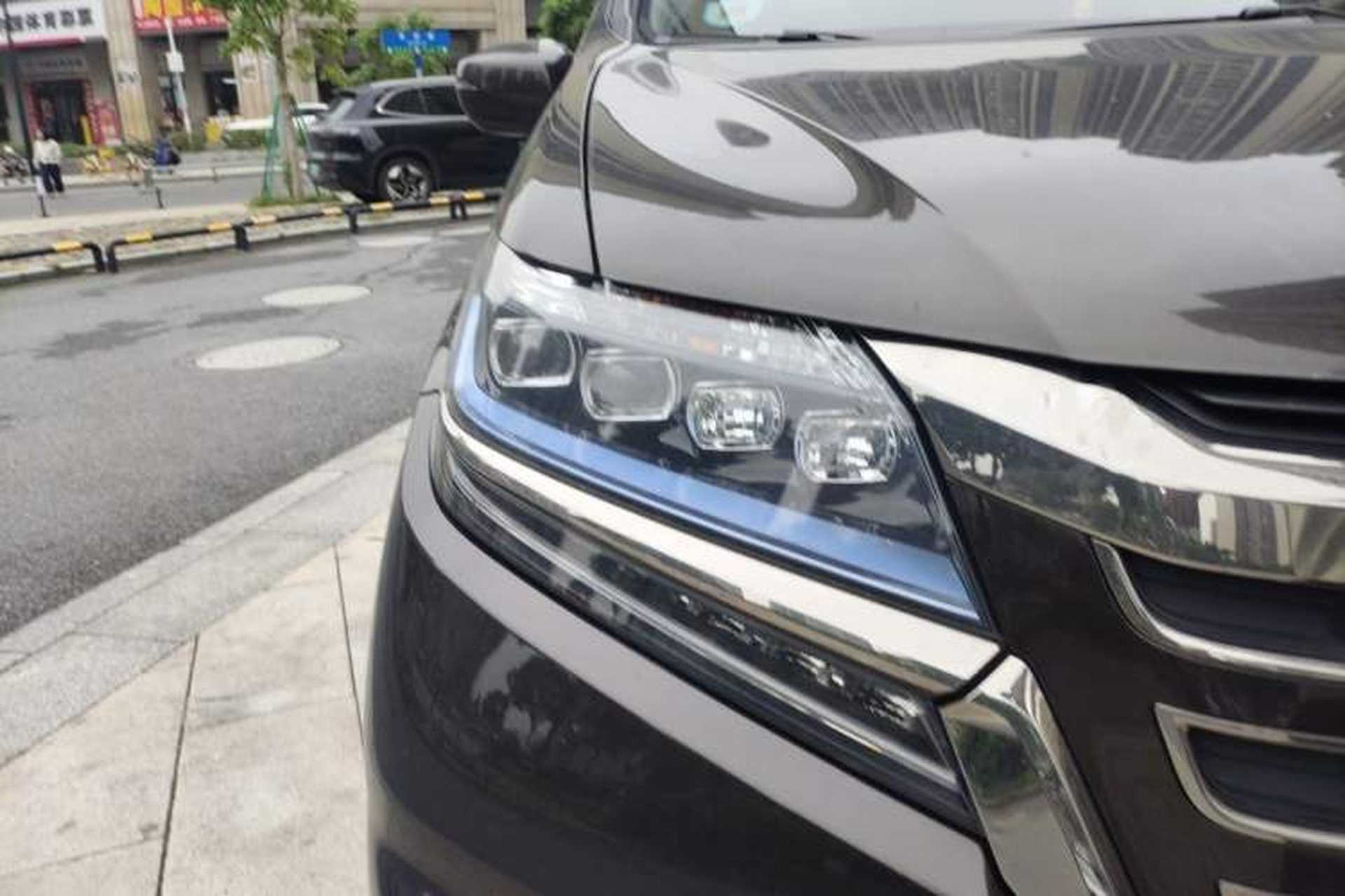 Used Honda Elysion 2019 2.0L Hybrid Luxury Edition Right Front Headlight