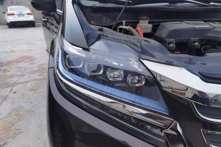 Used Honda Elysion 2019 2.0L Hybrid Luxury Edition Right Front Headlight