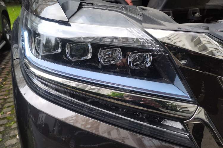 Used Honda Elysion 2019 2.0L Hybrid Luxury Edition Right Front Headlight