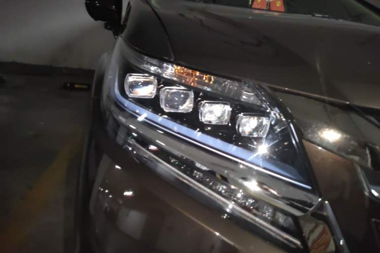 Used Honda Elysion 2019 2.0L Hybrid Luxury Edition Right Front Headlight