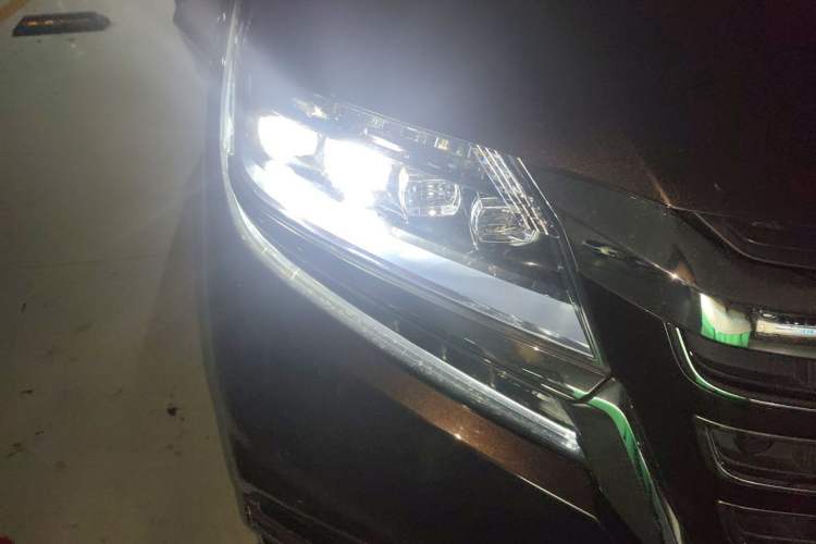 Used Honda Elysion 2019 2.0L Hybrid Supreme Edition Right Front Headlight