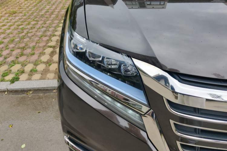 Used Honda Elysion 2019 2.0L Hybrid Luxury Edition Right Front Headlight