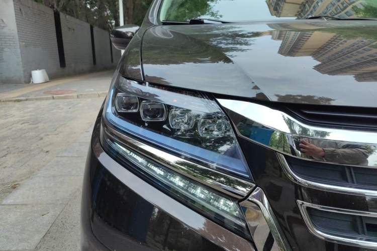 Used Honda Elysion 2019 2.0L Hybrid Luxury Edition Right Front Headlight