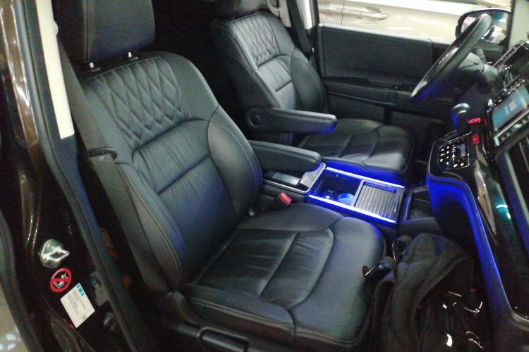 Used Honda Elysion 2019 2.0L Hybrid Luxury Edition Right Front Seat