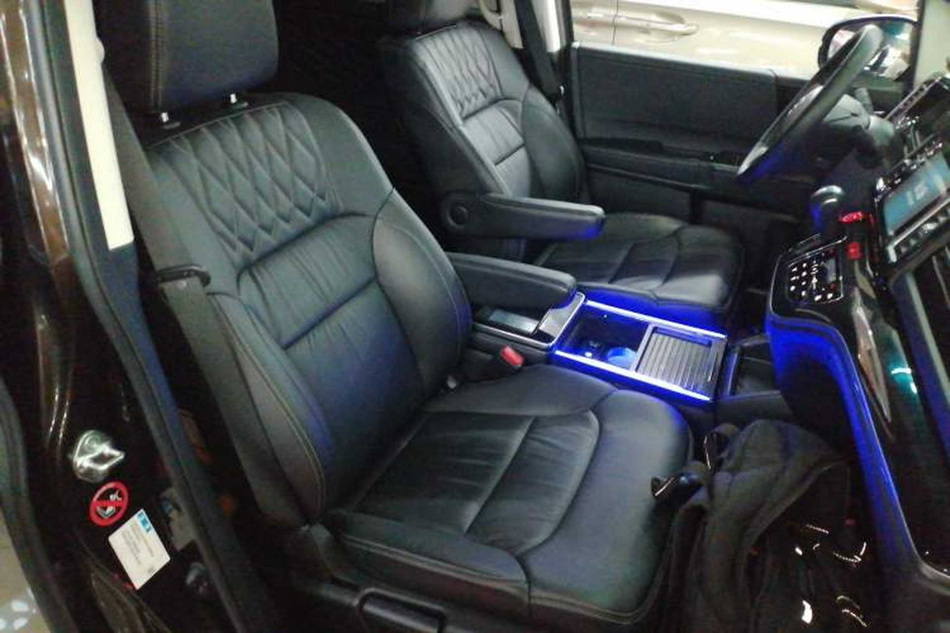 Used Honda Elysion 2019 2.0L Hybrid Luxury Edition Right Front Seat