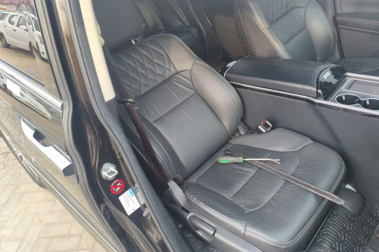 Used Honda Elysion 2019 2.0L Hybrid Luxury Edition Right Front Seat