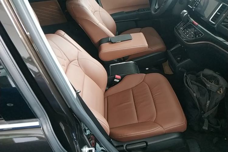 Used Honda Elysion 2019 2.0L Hybrid Luxury Edition Right Front Seat