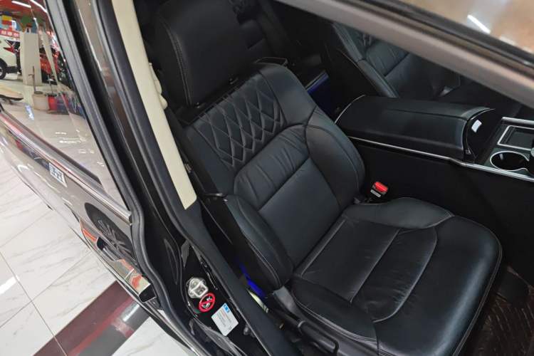 Used Honda Elysion 2019 2.0L Hybrid Luxury Edition Right Front Seat