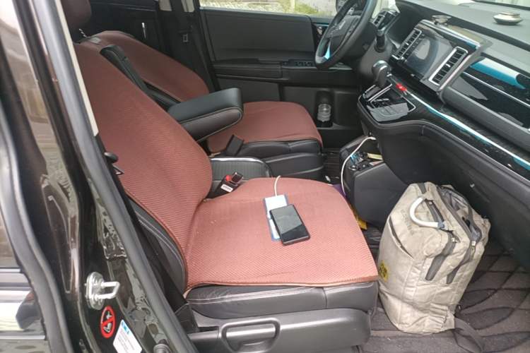 Used Honda Elysion 2019 2.0L Hybrid Luxury Edition Right Front Seat
