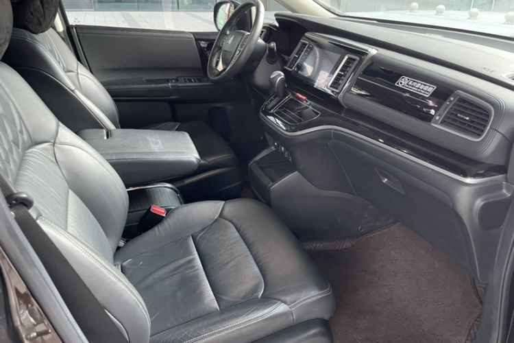 Used Honda Elysion 2019 2.0L Hybrid Supreme Edition Right Front Seat