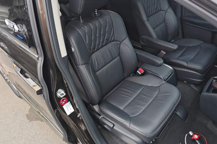 Used Honda Elysion 2019 2.0L Hybrid Luxury Edition Right Front Seat
