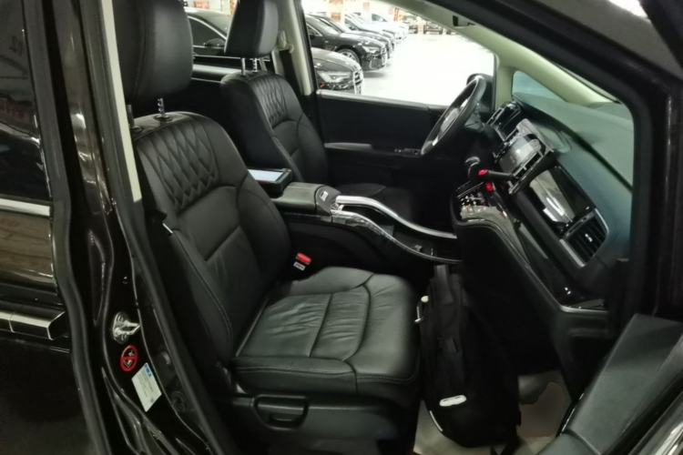 Used Honda Elysion 2019 2.0L Hybrid Luxury Edition Right Front Seat