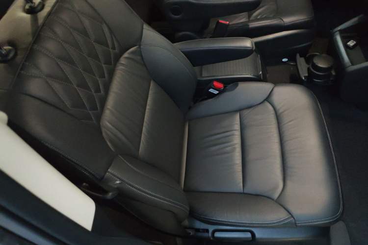 Used Honda Elysion 2019 2.0L Hybrid Luxury Edition Right Front Seat