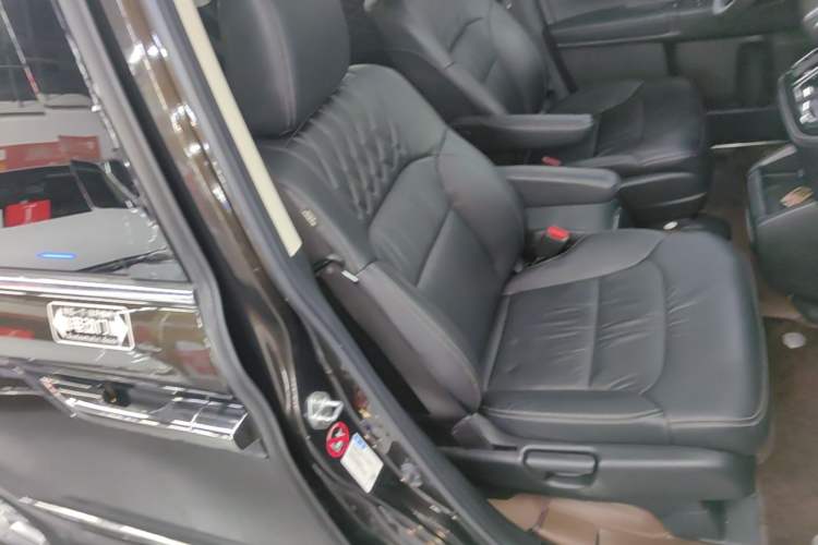 Used Honda Elysion 2019 2.0L Hybrid Luxury Edition Right Front Seat