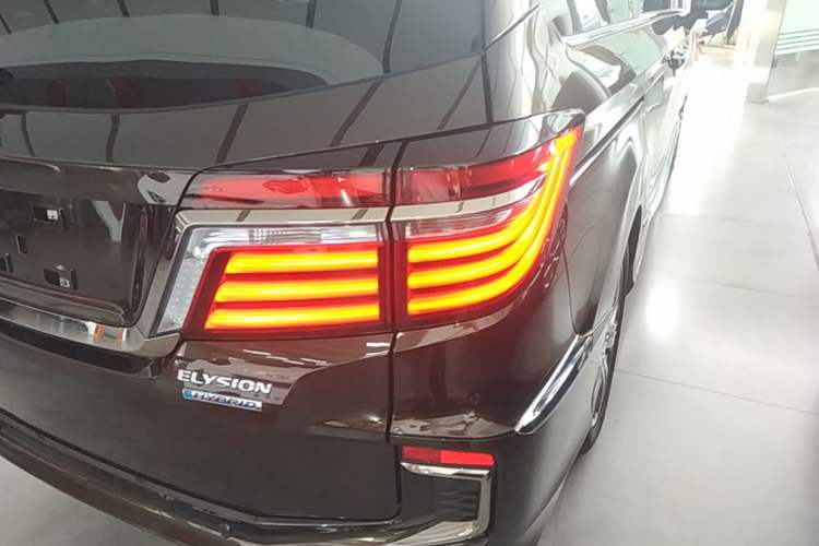 Used Honda Elysion 2019 2.0L Hybrid Luxury Edition Right Rear Taillight