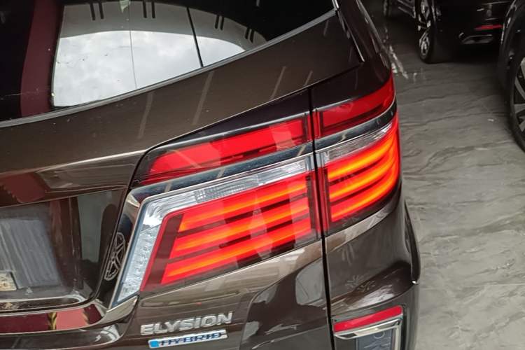 Used Honda Elysion 2019 2.0L Hybrid Supreme Edition Right Rear Taillight