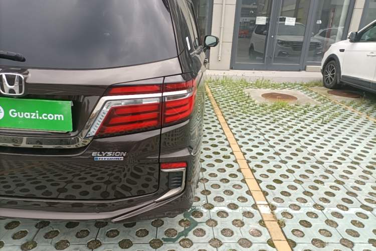Used Honda Elysion 2019 2.0L Hybrid Luxury Edition Right Rear Taillight
