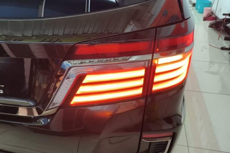 Used Honda Elysion 2019 2.0L Hybrid Supreme Edition Right Rear Taillight