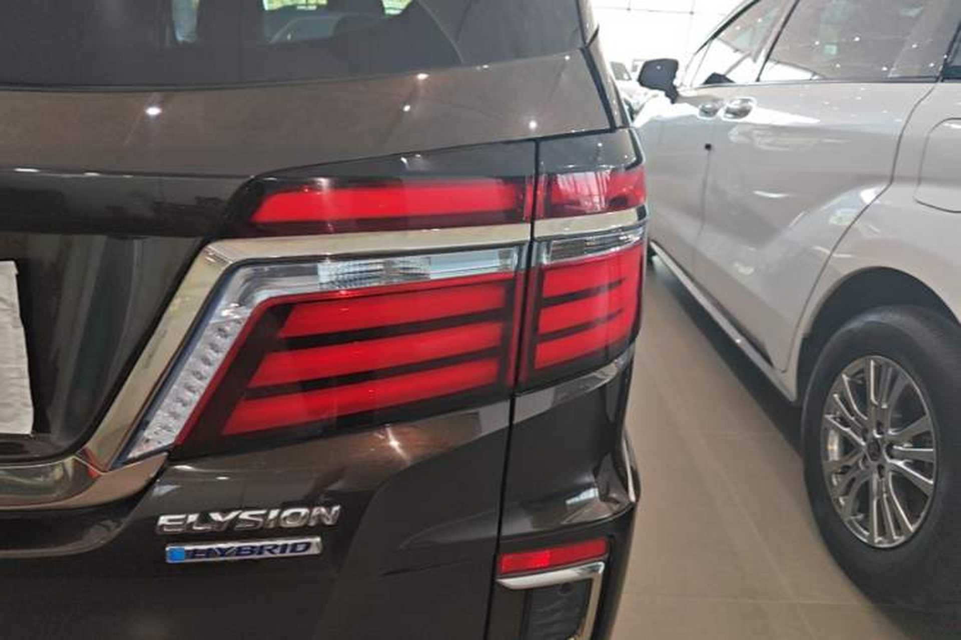 Used Honda Elysion 2019 2.0L Hybrid Comfort Edition Right Rear Taillight