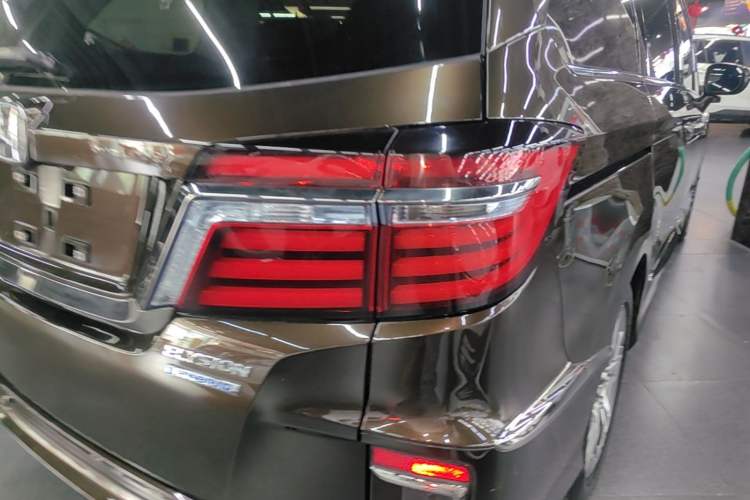 Used Honda Elysion 2019 2.0L Hybrid Luxury Edition Right Rear Taillight