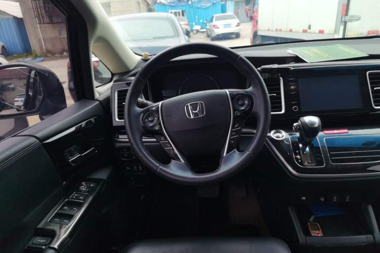 Used Honda Elysion 2019 2.0L Hybrid Luxury Edition Steering Wheel
