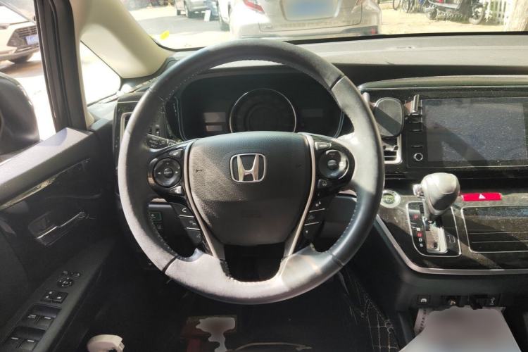 Used Honda Elysion 2019 2.0L Hybrid Luxury Edition Steering Wheel
