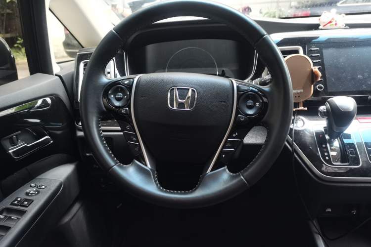 Used Honda Elysion 2019 2.0L Hybrid Luxury Edition Steering Wheel