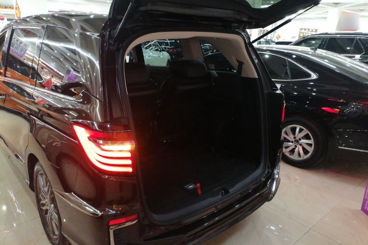 Used Honda Elysion 2019 2.0L Hybrid Luxury Edition Trunk