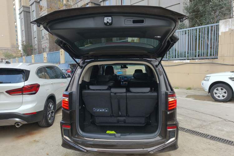 Used Honda Elysion 2019 2.0L Hybrid Luxury Edition Trunk