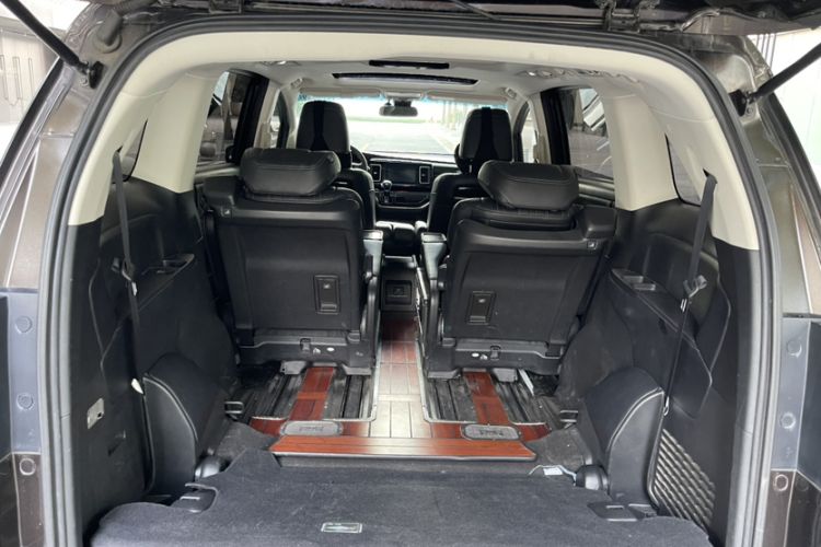 Used Honda Elysion 2019 2.0L Hybrid Supreme Edition Trunk