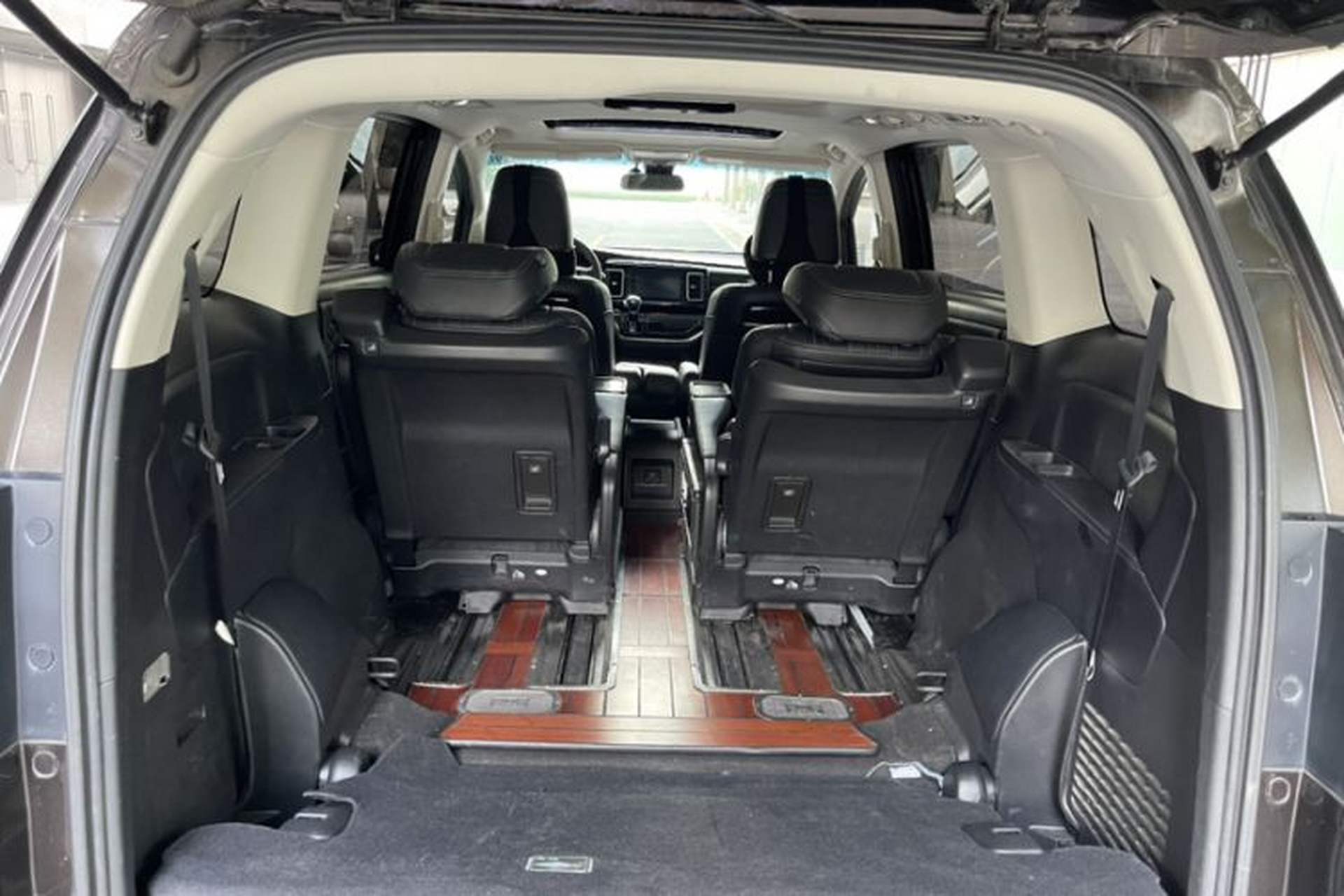 Used Honda Elysion 2019 2.0L Hybrid Supreme Edition Trunk