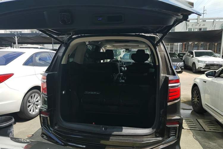Used Honda Elysion 2019 2.0L Hybrid Luxury Edition Trunk