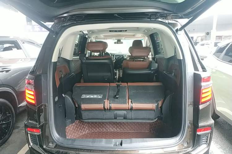 Used Honda Elysion 2019 2.0L Hybrid Supreme Edition Trunk