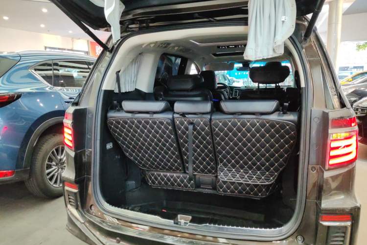 Used Honda Elysion 2019 2.0L Hybrid Luxury Edition Trunk