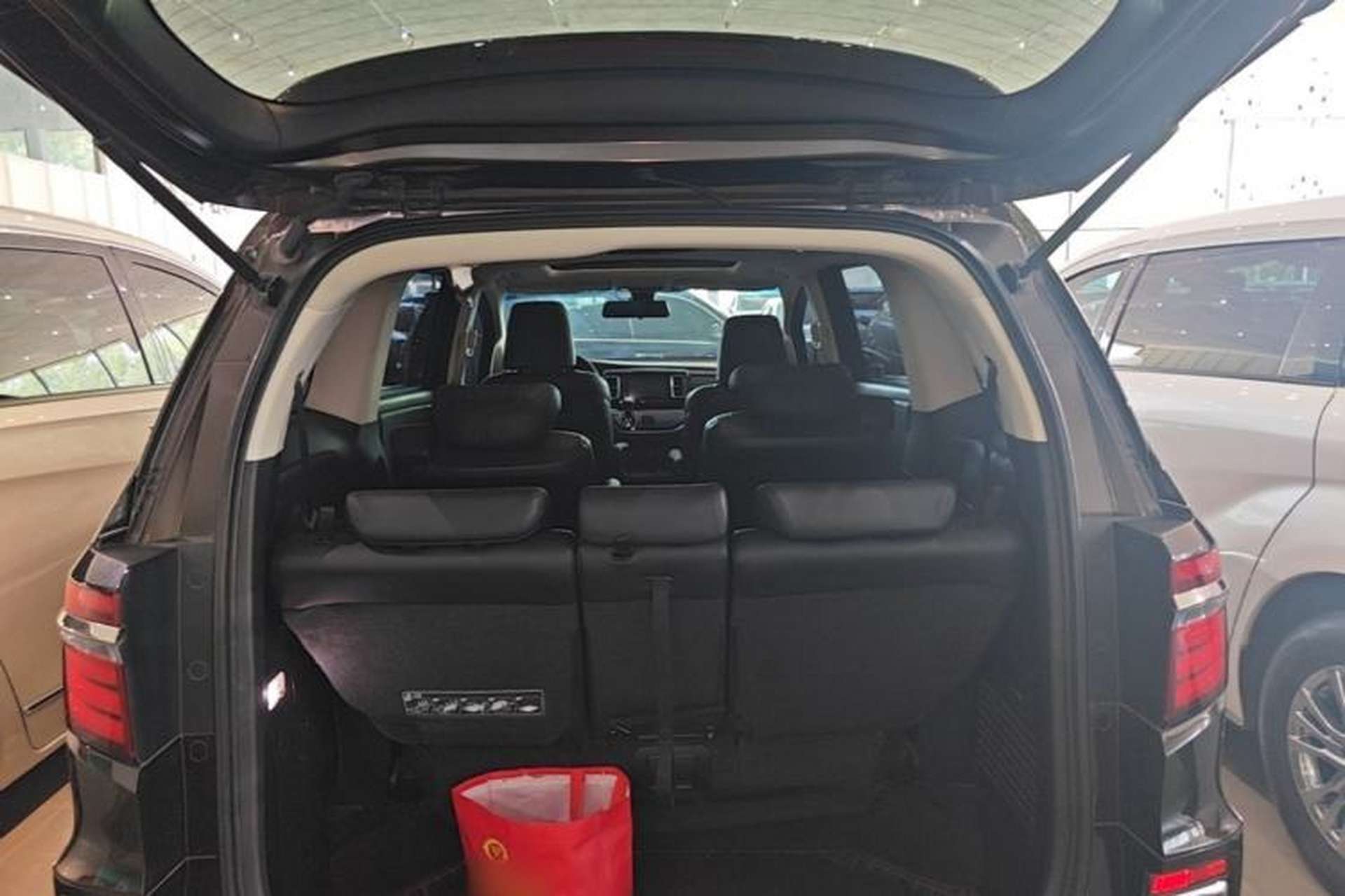 Used Honda Elysion 2019 2.0L Hybrid Comfort Edition Trunk