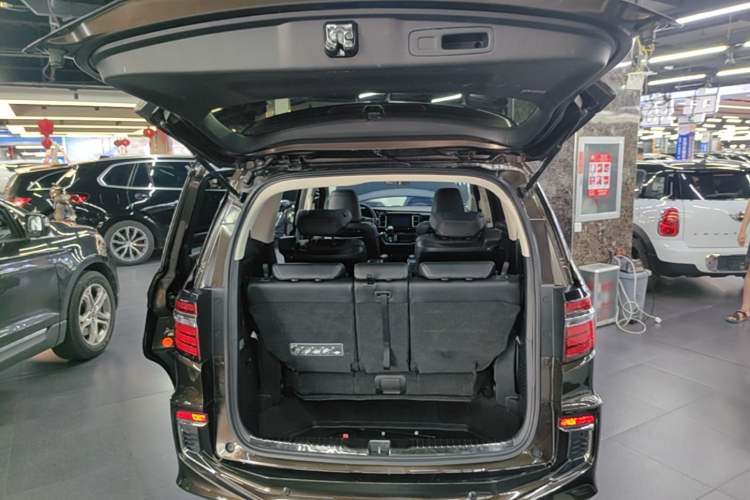 Used Honda Elysion 2019 2.0L Hybrid Luxury Edition Trunk