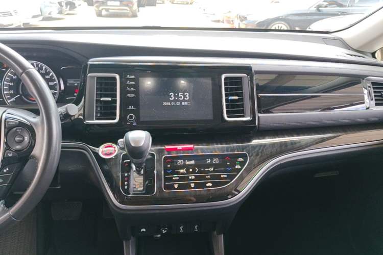 Used Honda Elysion 2019 2.0L Hybrid Luxury Edition Audio And AC Panel