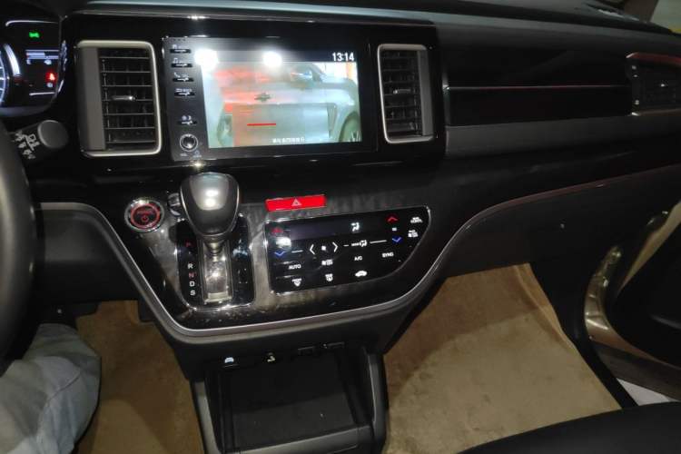 Used Honda Elysion 2019 2.0L Hybrid Luxury Edition Audio And AC Panel