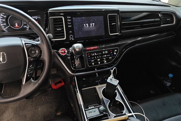 Used Honda Elysion 2019 2.0L Hybrid Luxury Edition Audio And AC Panel