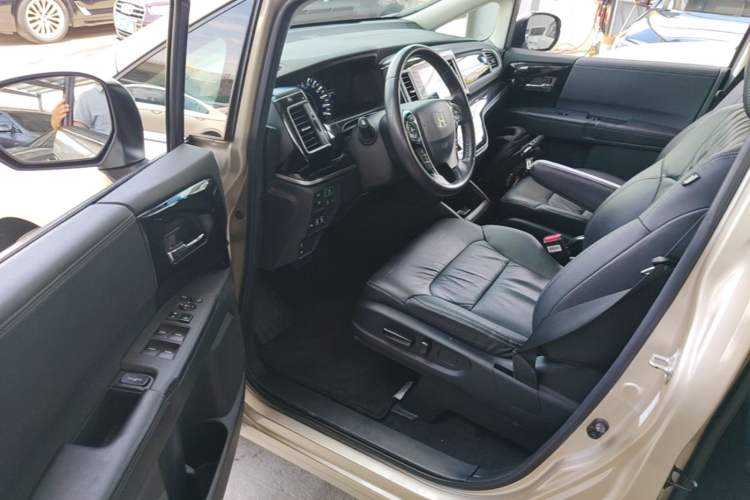 Used Honda Elysion 2019 2.0L Hybrid Luxury Edition Driver Seat