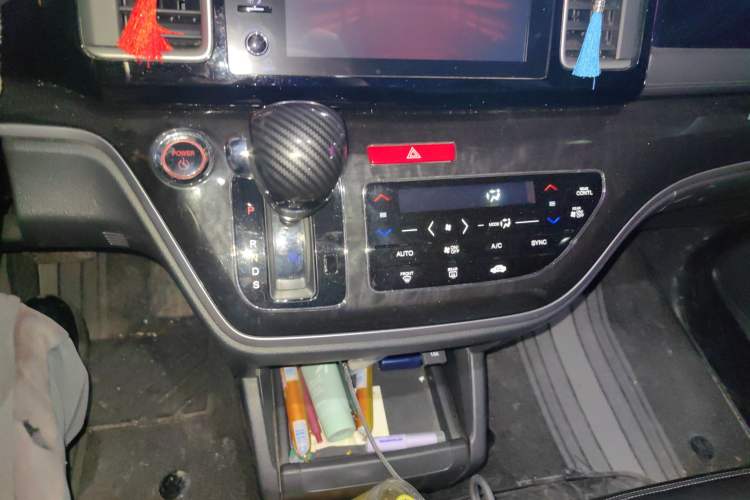 Used Honda Elysion 2019 2.0L Hybrid Luxury Edition Gear Lever