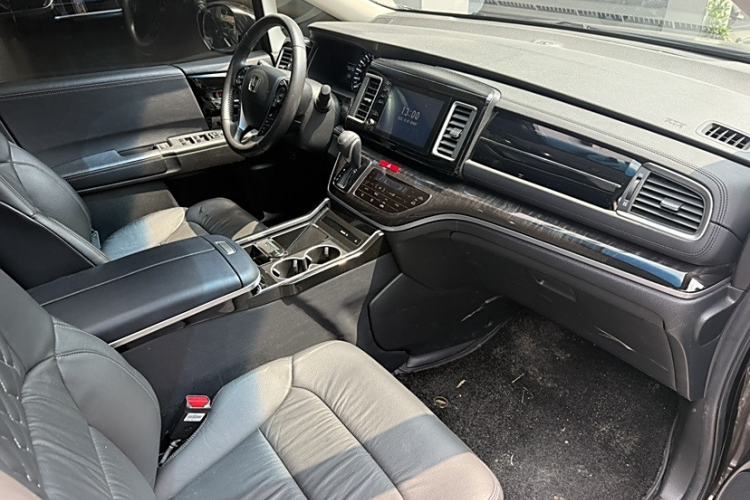 Used Honda Elysion 2019 2.0L Hybrid Luxury Edition Interior 1