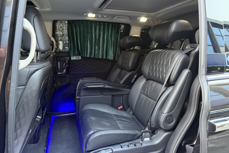 Used Honda Elysion 2019 2.0L Hybrid Luxury Edition Interior 11